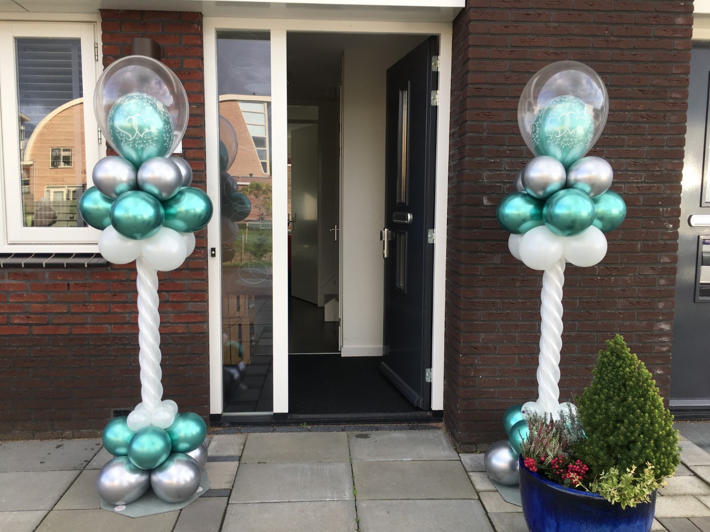 Romeinse Ballonnenpilaren met een dubbel bubbel in de top en modeleerballonnen in de stam.