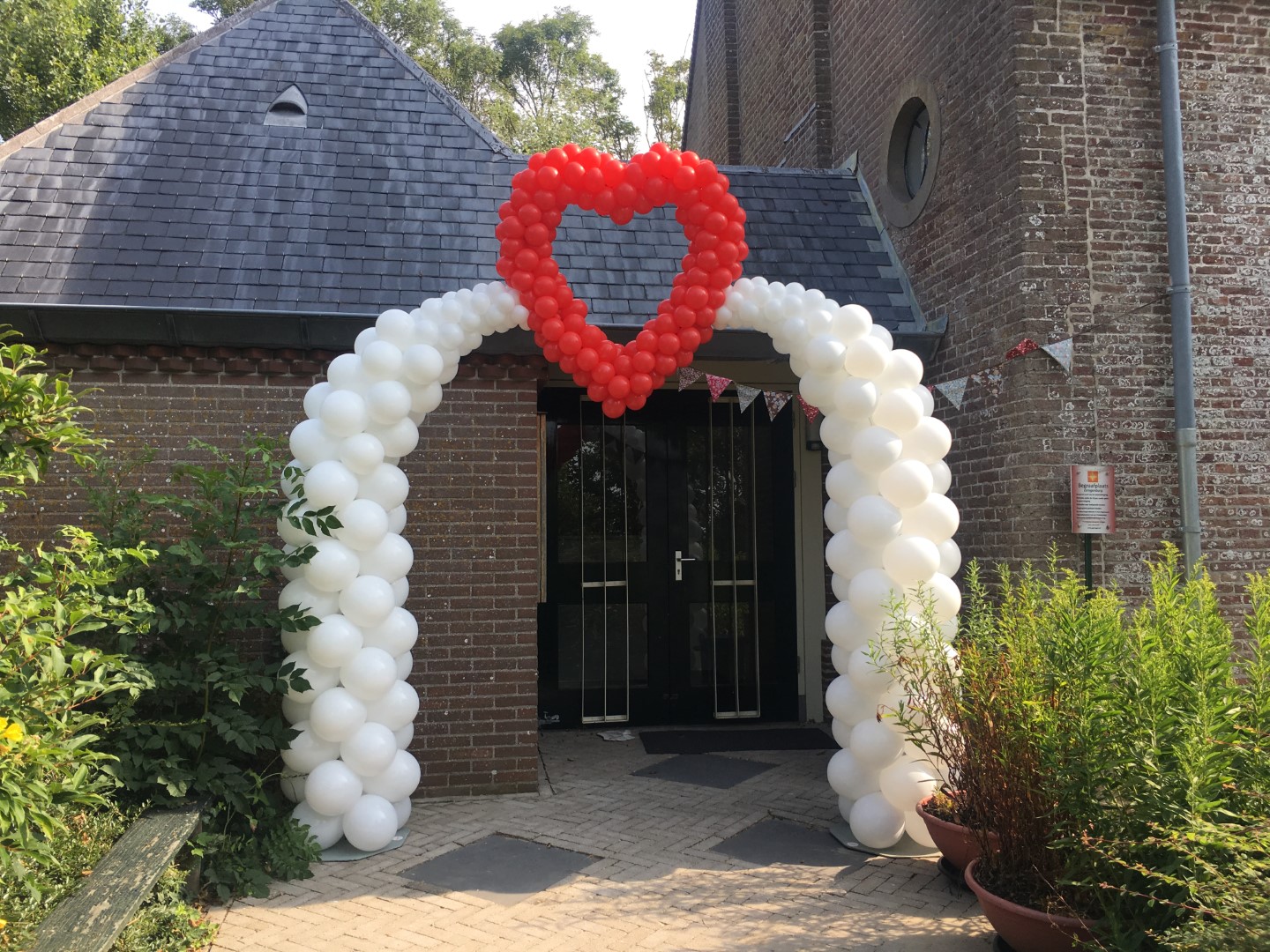 Hart Ballonnenboog. Een ballonnenboog met een hart in het midden. Samenstelling in overleg aan te passen.