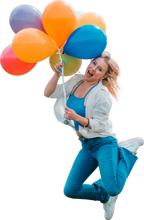 Promo afbeelding van blije Els die springt met een tros heliumballonnen in de hand