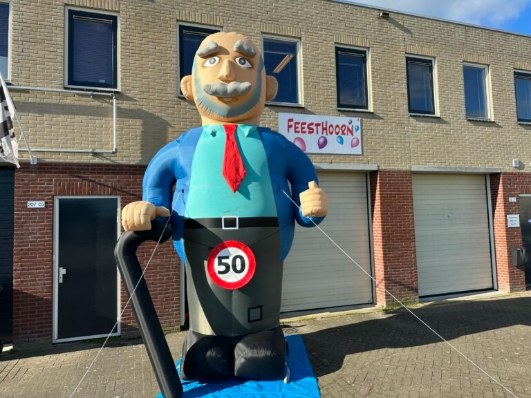 Abraham-XL1-Groot-768x576 Grote opblaasbare Abraham van 4,5 meter